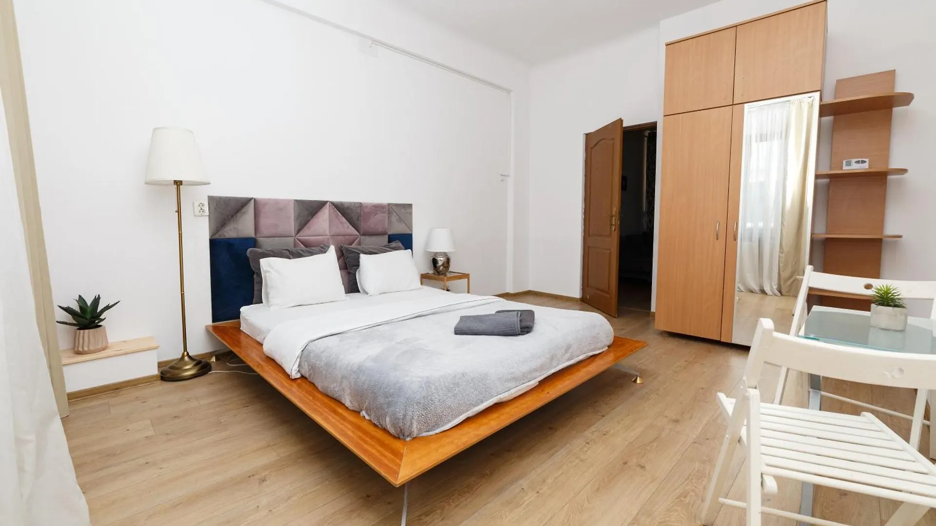 Color Apartments Franceza St Βουκουρέστι